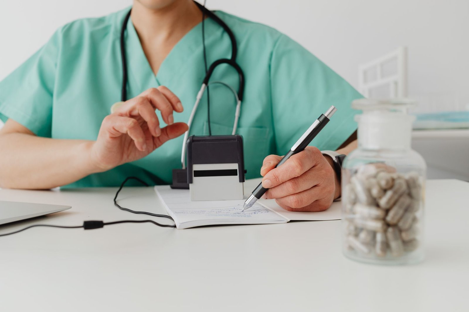 Marketing Digital para Clínicas y Salud en Chile: Guía Completa para Atraer Más Pacientes
